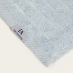 toalla de baño celeste en algodón