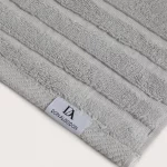 toalla para baño en color niebla